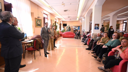 Visita del delegado del Gobierno andaluz en Granada, Antonio Granados, y la delegada de Inclusión Social, Juventud, Familias e Igualdad, Matilde Ortiz, al Centro Residencial para Personas Mayores Nuestra Señora Del Perpetuo Socorro de Santa Fe