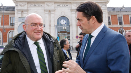 Jesús Julio Carnero, alcalde de Valladolid y Juan Carlos Suárez Quiñones, consejero de Fomento o de estado de Transportes