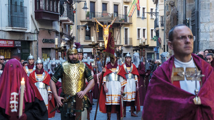 20230407 Lignumm CRucis, Licto Vexilium y trompeteros. Cristo Alzado de Fructuoso Orduna. Foto: M.A. Bretos