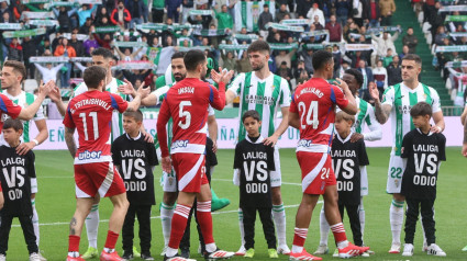 Jugadores del Granada antes del partido frente al Córdoba