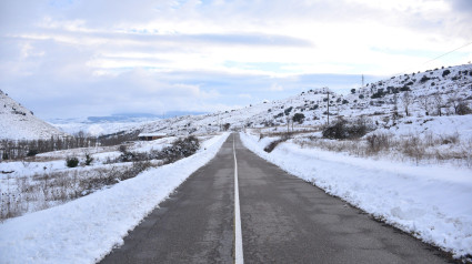 Carretera comarcal en el valle del Cidacos, La Rioja