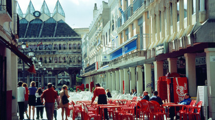 Plaza Mayor, terraza y ayuntamiento. Ciudad Real