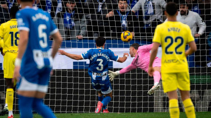 Manu Sánchez adelantó al Alavés con ayuda de Diego Conde.