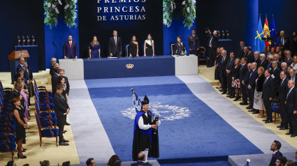 Un gaitero, en el escenario del teatro Campoamor de Oviedo, durante la ceremonia de entrega de los Premios Princesa de Asturias 2024