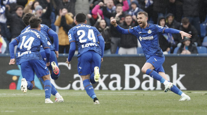 Los jugadores del Getafe celebran el segundo gol ante el Atlético de Madrid