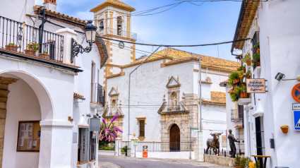 Grazalema de la Sierra es uno de los muchos pueblos blancos históricos de la provincia de Cádiz.