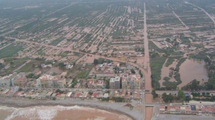 La playa de Nules, inundada en el año 2004