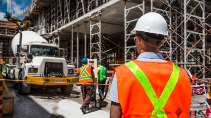 Obrero de la construcción en una obra