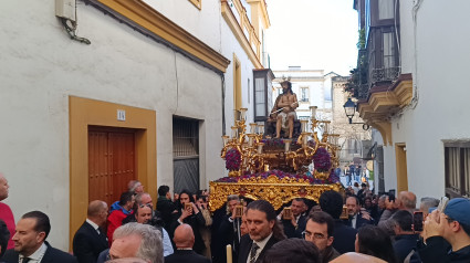 Traslado del Cristo de la Coronación de Espinas para el Vía Crucis de las Hermandades de Jerez 2025