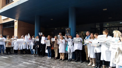 Protesta frente al centro de salud de Sagasta