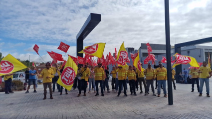 Concentración de UGT por la situación de bomberos forestales, en foto de archivo.El sindicato UGT Servicios Públicos Extremadura ha lamentado que la Junta de Extremadura "dejará plazas sin cubrir" en el proceso de estabilización en las categorías de Bombero Forestal Conductor y Agente del Medio Natural, "debido a una convocatoria insuficiente de aspirantes para la realización de las pruebas físicas".ECONOMIA ESPAÑA EUROPA EXTREMADURAUGT