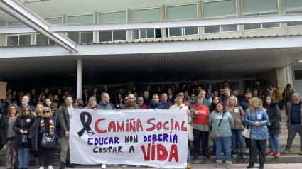 Concentración de personal y estudiantes de Educación Social en A Coruña