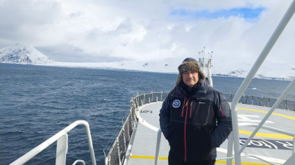 El biólogo del Centro Oceanográfico de Gijón, Javier Cristobo, en la Antártida