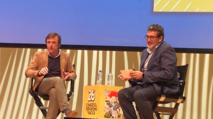 Javier Visiers y Julián Quirós en la inauguración de Congreso de Periodismo