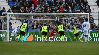 Isco marca de penalti