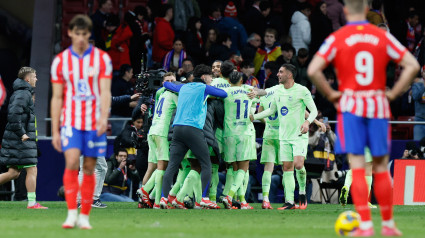 El Barcelona celebra el gol de Lamine Yamal frente al Atlético de Madrid en el Metropolitano