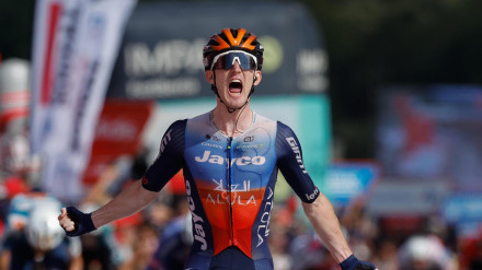 Edward Dunbar celebra su victoria en la etapa 11 de la Vuelta a España.