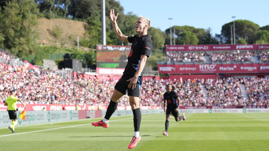 Dani Olmo celebra el tanto conseguido.