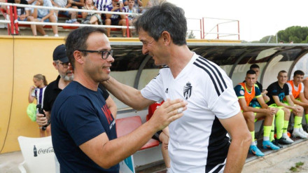 Miguel de la Fuente saluda a Pacheta.