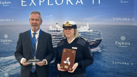 Intercambio de metopas en el crucero Explora II