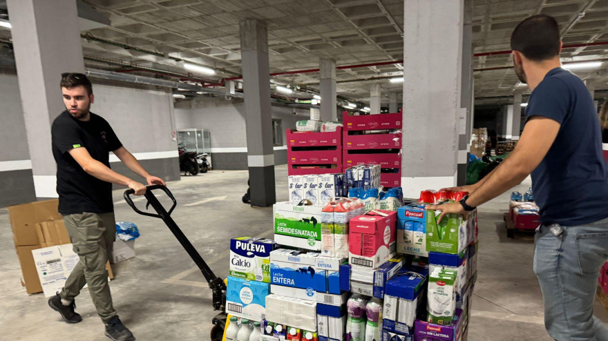 Voluntarios transportan ayuda humanitaria para Valencia en Ifelor