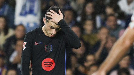 Pedri se lamenta en su partido ante la Real Sociedad