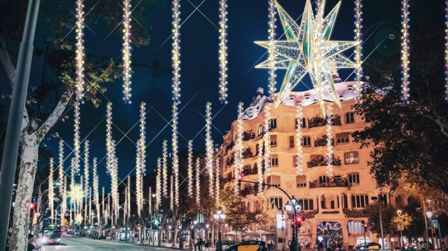 19/10/2022 El alumbrado de Navidad del paseo de Gràcia de Barcelona incorpora la estrella de la Sagrada Familia..

El alumbrado de Navidad del paseo de Gràcia de Barcelona se configurará con estrellas de dos metros de diámetro en 3 dimensiones inspiradas en la estrella de la torre de la Virgen María de la Sagrada Familia.

POLITICA CATALUÑA ESPAÑA EUROPA ESPAÑA EUROPA EUROPA BARCELONA CATALUÑA ESPAÑA SOCIEDAD ECONOMIA
ASSOCIACIÓ PASSEIG DE GRÀCIA