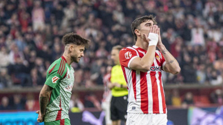 Pablo García se lamenta en la derrota del Sporting ante el Granada.