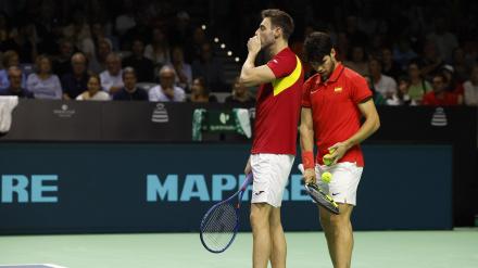 Carlos Alcaraz y Marcel Granollers durante su encuentro frente a la pareja de Países Bajos Wesley Koolhof y Botic Van de Zandschulp