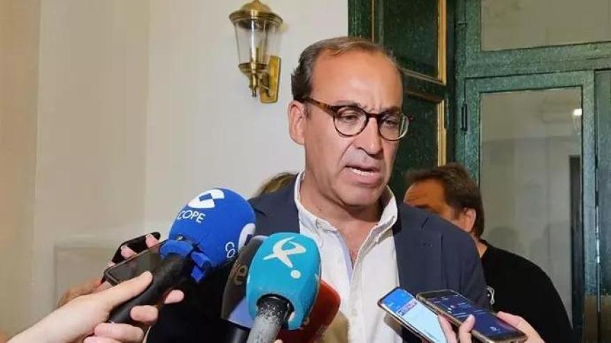 Rafa Mateos atiende a los medios de comunicación