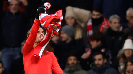 Griezmann celebra el 4-3 del Atlético de Madrid al Sevilla, con el gol marcado en el tiempo añadido