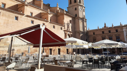 Establecimientos de hostelería en la plaza de España de Lorca