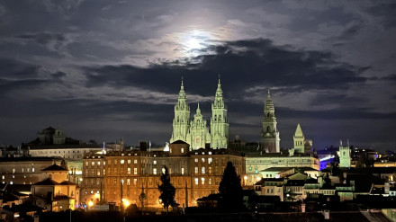 Catedral de Santiago desde el parque de La Alameda