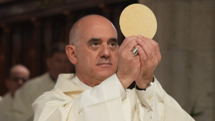 Don Arturo Ros oficiando una misa