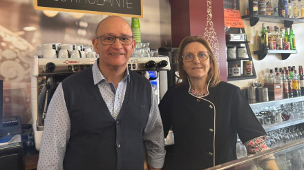 Miguel Jiménez y Belén Martín, propietarios del bar Los Maños