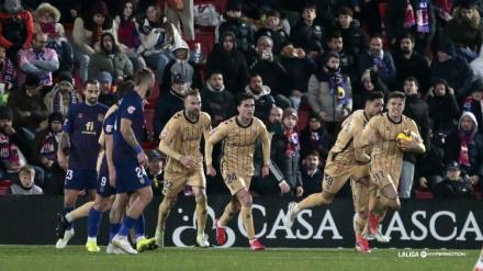 Los jugadores del Éibar celebran su gol ante el Eldense