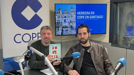 Francisco Lorenzo en los estudios de COPE Santiago
