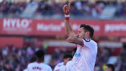 Saúl Ñíguez celebra tras anotar un gol ante el Girona