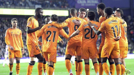 Los jugadores del Real Madrid celebran el gol de Mbappé