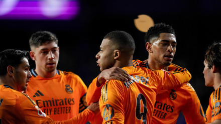 Los jugadores del Real Madrid celebran el gol de Mbappé