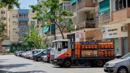 Camión de reparto de butano por las calles de Málaga
