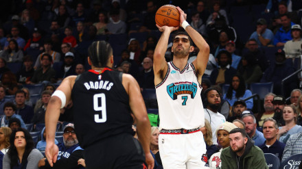 Santi Aldama, en el partido frente a los Rockets