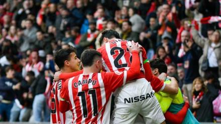 Los jugadores del Sporting celebran el 2-0 contra el Burgos.