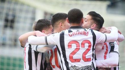 Los jugadores del Castellón celebran la victo5ria de su equipo ante el Racing de Ferrol