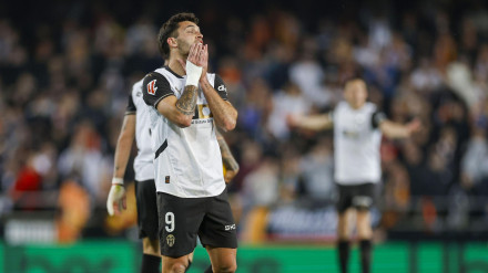 Hugo Duro empezó el partido en el banquillo
