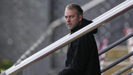 El entrenador del Barcelona, Hansi Flick, antes de un entrenamiento