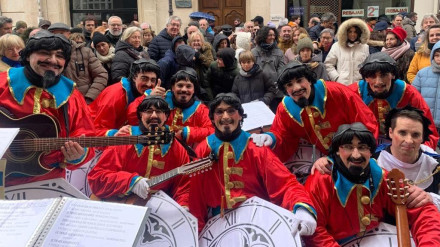 La chirigota El Papamoskas en su actuación del pasado año.