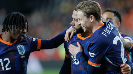 Países Bajos celebra el gol del empate frente a España de Memphis Depay, desde el punto de penalti