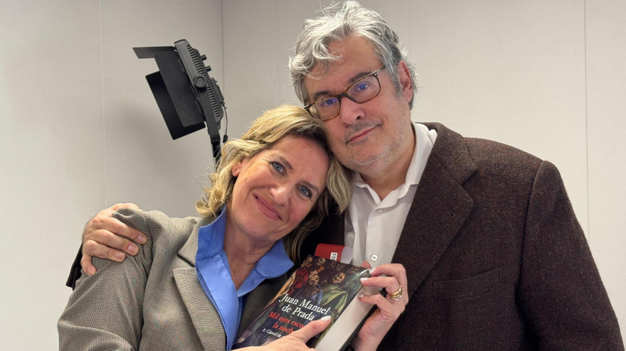 Juan Manuel de Prada visita 'Fin de Semana' antes de presentar la segunda entrega de 'Mil ojos esconde la noche'