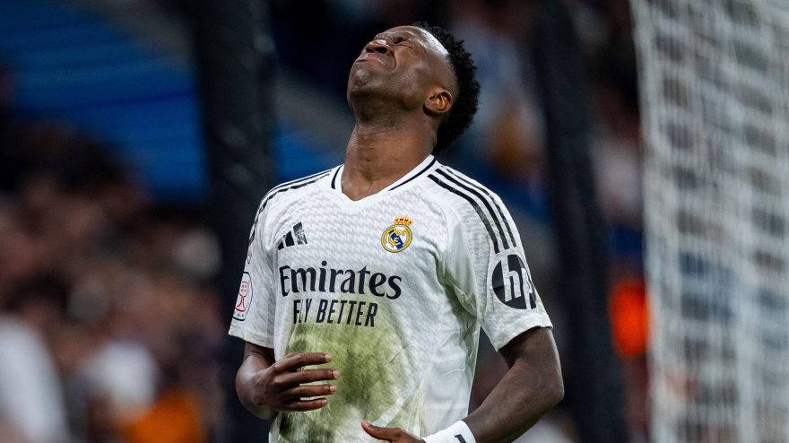 Vinicius Junior del Real Madrid CF se muestra decepcionado tras fallar un gol durante el partido de semifinales de la Copa del Rey entre el Real Madrid CF y la Real Sociedad en el Estadio Santiago Bernabéu